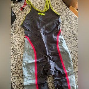 Women’s Arena Techsuit/ Kneeskin size 34
